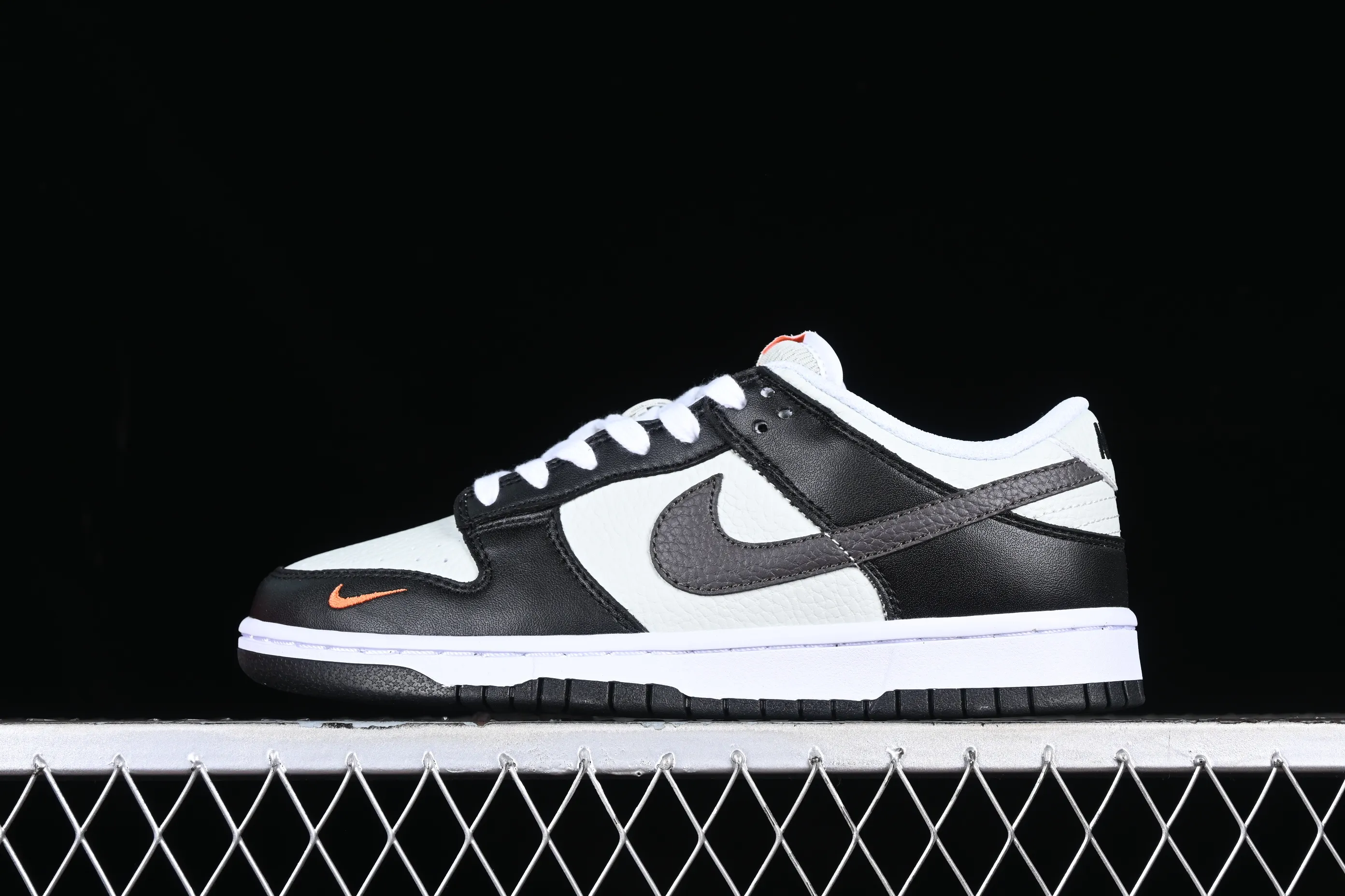 All categories Nk SB Dunk series Nk SB Dunk Low low-top sneakers Nk Dunk Low "Mini Orange Swoosh" SB low-top sports and leisure sneakers FN7808-001